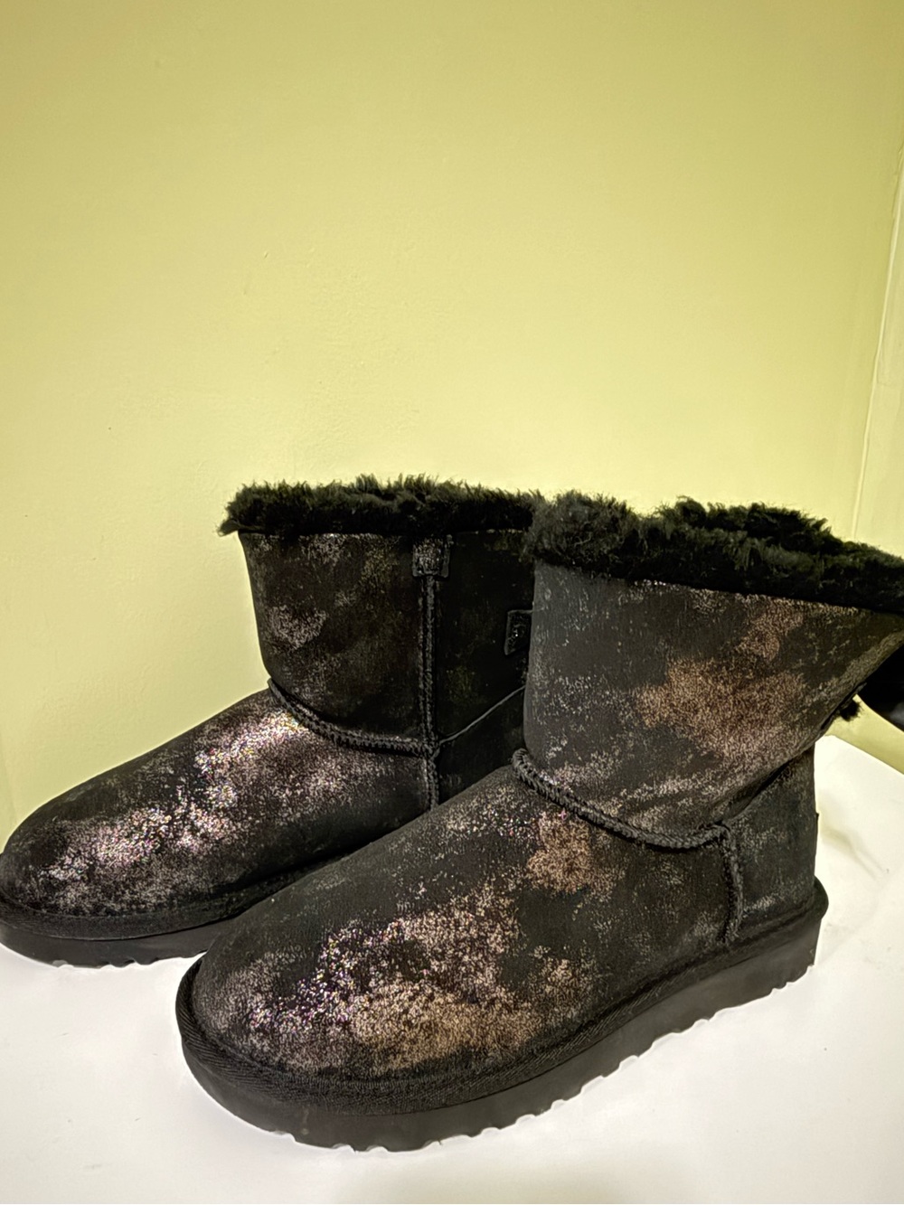 UGG MINI BAILY BOW GLIMMER women size 7 H29N6
